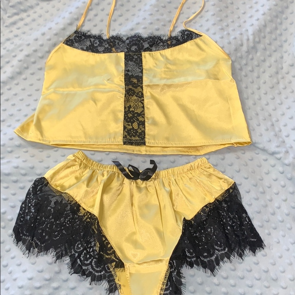 ✨GOLDEN GODDESS✨ Lingerie Set - Picture 2 of 2